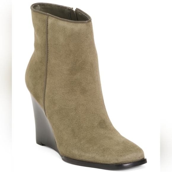 🔹️Dolce Vita🔹️ Made In Brazil Moss Suede Susann Ankle Booties - Picture 1 of 3